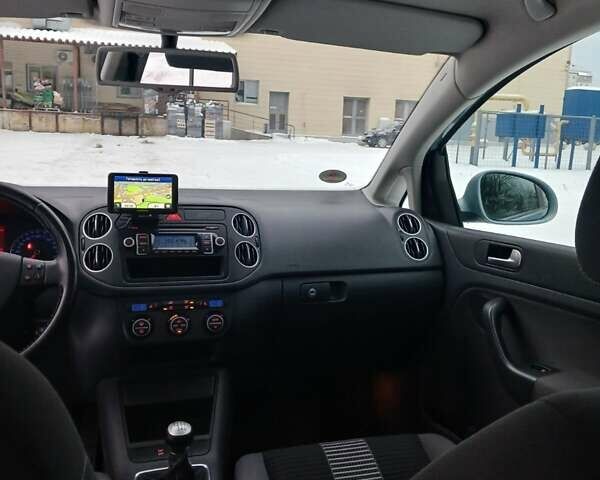 Синий Фольксваген Гольф Плюс, объемом двигателя 1.4 л и пробегом 170 тыс. км за 7800 $, фото 20 на Automoto.ua