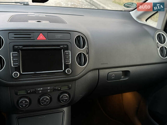 Синий Фольксваген Гольф Плюс, объемом двигателя 1.6 л и пробегом 241 тыс. км за 6700 $, фото 45 на Automoto.ua