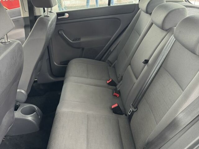 Синий Фольксваген Гольф Плюс, объемом двигателя 1.6 л и пробегом 300 тыс. км за 5900 $, фото 6 на Automoto.ua