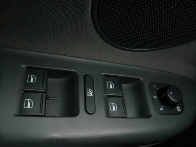 Синий Фольксваген Гольф Плюс, объемом двигателя 1.4 л и пробегом 151 тыс. км за 5000 $, фото 4 на Automoto.ua