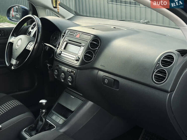 Синий Фольксваген Гольф Плюс, объемом двигателя 1.6 л и пробегом 174 тыс. км за 6350 $, фото 51 на Automoto.ua