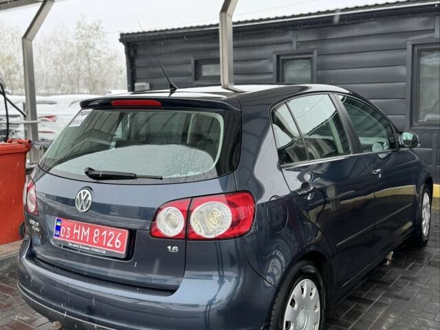 Синий Фольксваген Гольф Плюс, объемом двигателя 1.6 л и пробегом 300 тыс. км за 5900 $, фото 2 на Automoto.ua