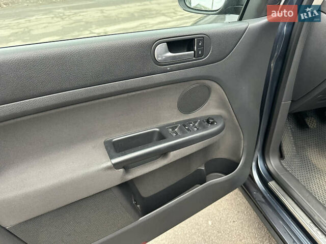 Синий Фольксваген Гольф Плюс, объемом двигателя 1.6 л и пробегом 217 тыс. км за 6200 $, фото 30 на Automoto.ua