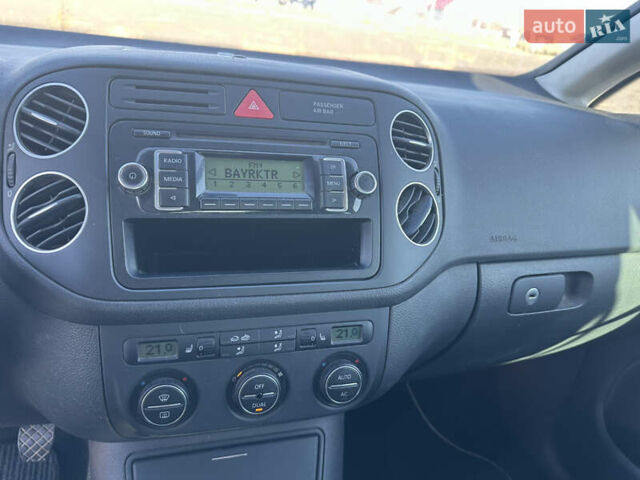 Синий Фольксваген Гольф Плюс, объемом двигателя 1.4 л и пробегом 156 тыс. км за 5550 $, фото 24 на Automoto.ua