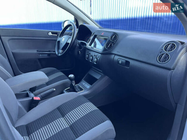 Синий Фольксваген Гольф Плюс, объемом двигателя 1.4 л и пробегом 250 тыс. км за 6500 $, фото 17 на Automoto.ua