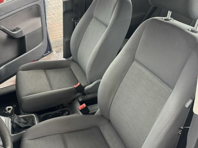 Синий Фольксваген Гольф Плюс, объемом двигателя 1.6 л и пробегом 300 тыс. км за 5900 $, фото 5 на Automoto.ua