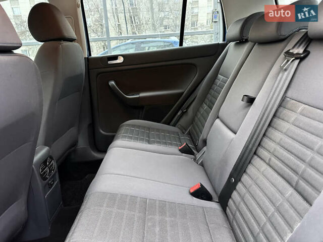 Синій Фольксваген Golf Plus, об'ємом двигуна 1.6 л та пробігом 181 тис. км за 8650 $, фото 25 на Automoto.ua