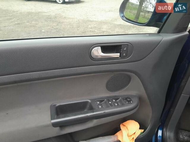 Синий Фольксваген Гольф Плюс, объемом двигателя 1.6 л и пробегом 218 тыс. км за 6750 $, фото 5 на Automoto.ua