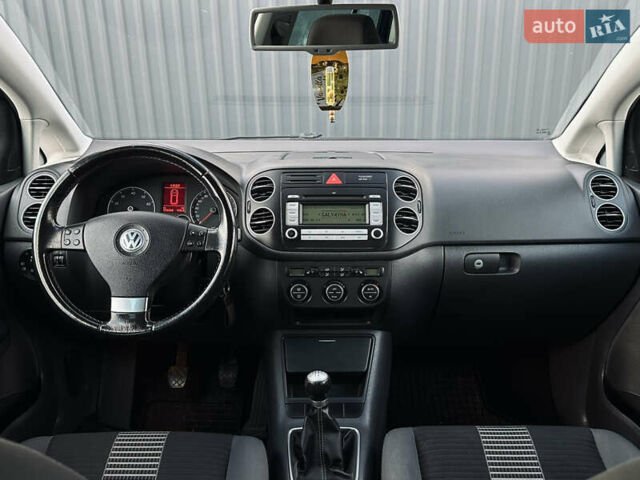 Синий Фольксваген Гольф Плюс, объемом двигателя 1.6 л и пробегом 174 тыс. км за 6350 $, фото 52 на Automoto.ua