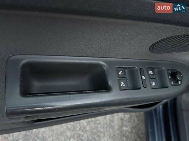 Синий Фольксваген Гольф Плюс, объемом двигателя 1.6 л и пробегом 241 тыс. км за 6700 $, фото 55 на Automoto.ua