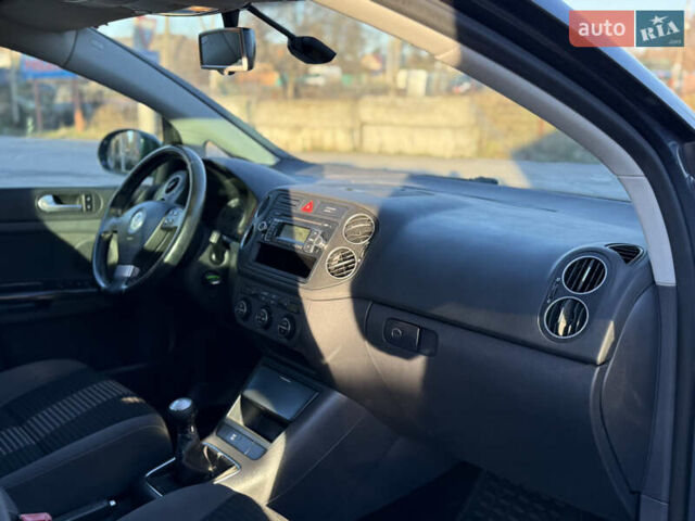 Синий Фольксваген Гольф Плюс, объемом двигателя 1.4 л и пробегом 239 тыс. км за 6500 $, фото 24 на Automoto.ua