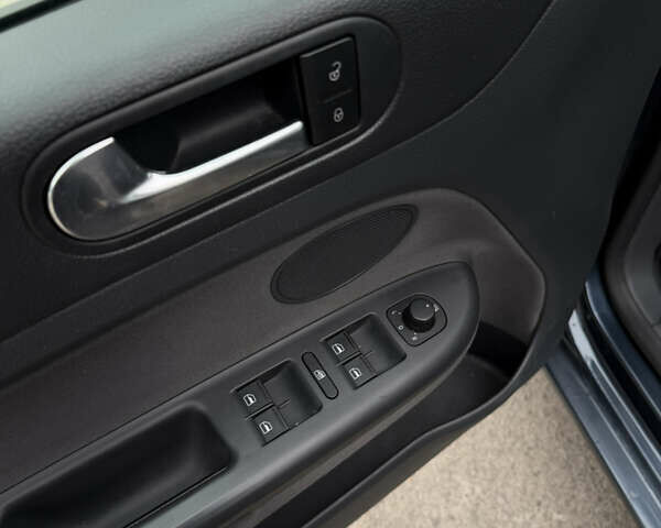 Синий Фольксваген Гольф Плюс, объемом двигателя 1.6 л и пробегом 217 тыс. км за 6850 $, фото 32 на Automoto.ua