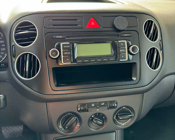 Синій Фольксваген Golf Plus, об'ємом двигуна 1.4 л та пробігом 175 тис. км за 8500 $, фото 29 на Automoto.ua