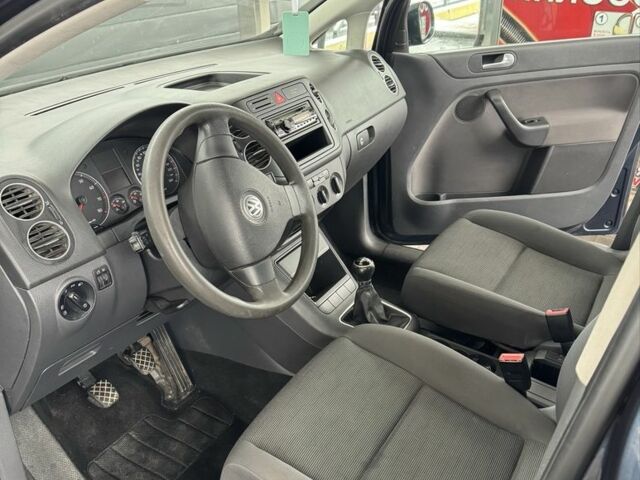 Синий Фольксваген Гольф Плюс, объемом двигателя 1.6 л и пробегом 300 тыс. км за 5900 $, фото 7 на Automoto.ua