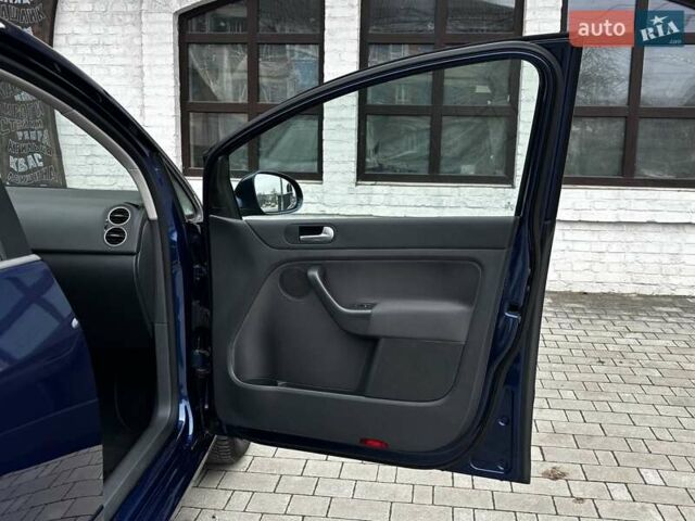 Синий Фольксваген Гольф Плюс, объемом двигателя 1.6 л и пробегом 238 тыс. км за 6850 $, фото 93 на Automoto.ua