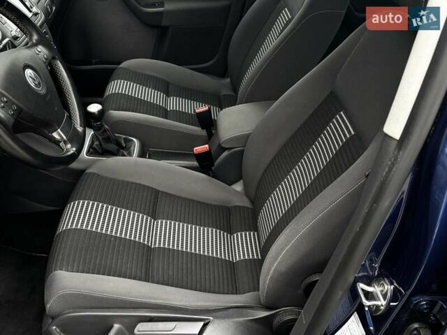 Синий Фольксваген Гольф Плюс, объемом двигателя 1.6 л и пробегом 238 тыс. км за 6850 $, фото 78 на Automoto.ua