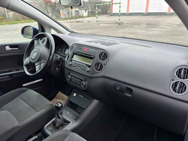 Синий Фольксваген Гольф Плюс, объемом двигателя 1.4 л и пробегом 275 тыс. км за 7200 $, фото 7 на Automoto.ua