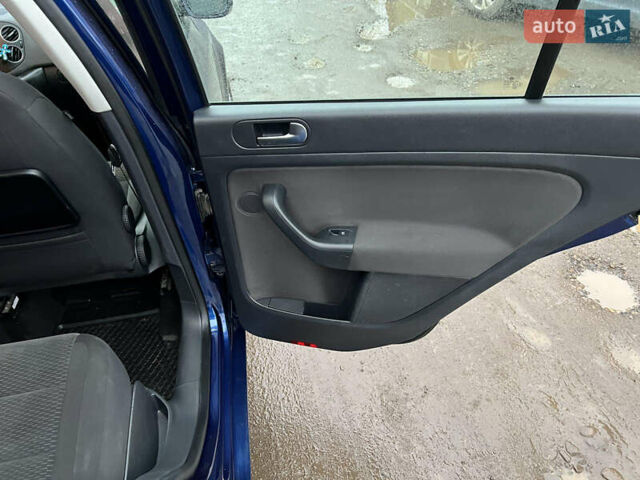 Синій Фольксваген Golf Plus, об'ємом двигуна 1.6 л та пробігом 331 тис. км за 6500 $, фото 11 на Automoto.ua