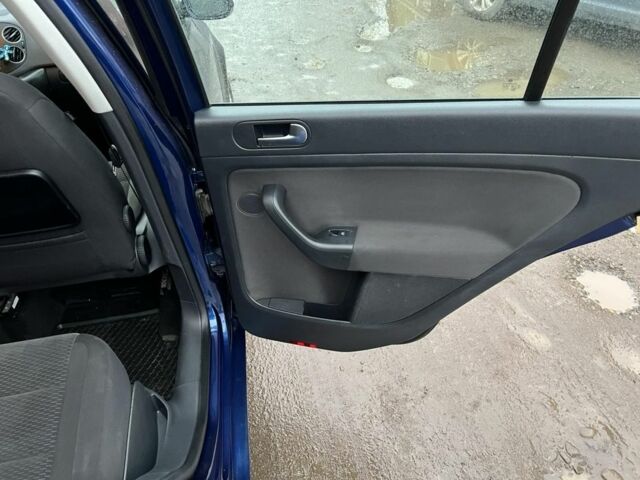 Синий Фольксваген Гольф Плюс, объемом двигателя 1.6 л и пробегом 331 тыс. км за 6500 $, фото 3 на Automoto.ua