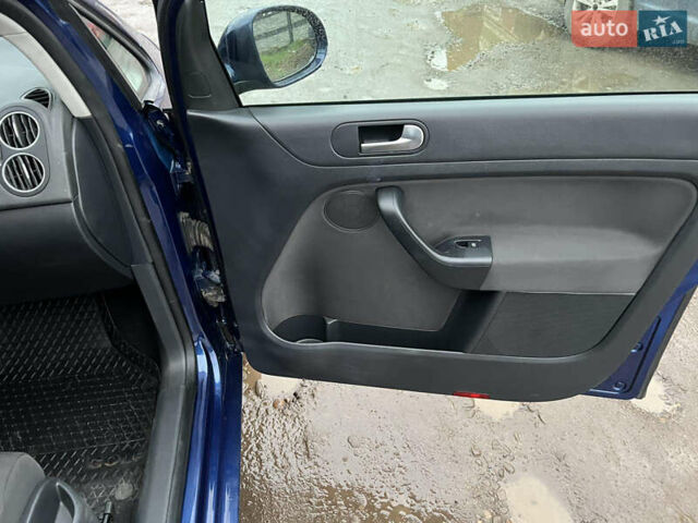 Синій Фольксваген Golf Plus, об'ємом двигуна 1.6 л та пробігом 331 тис. км за 6500 $, фото 12 на Automoto.ua