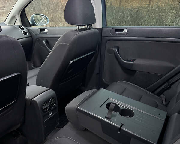 Синий Фольксваген Гольф Плюс, объемом двигателя 1.6 л и пробегом 210 тыс. км за 7800 $, фото 15 на Automoto.ua