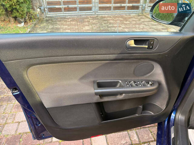 Синий Фольксваген Гольф Плюс, объемом двигателя 1.2 л и пробегом 160 тыс. км за 7300 $, фото 41 на Automoto.ua