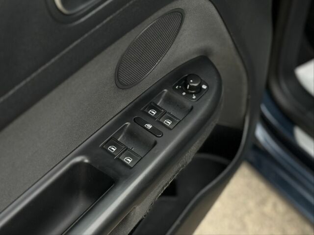 Синий Фольксваген Гольф Плюс, объемом двигателя 1.6 л и пробегом 270 тыс. км за 9199 $, фото 10 на Automoto.ua