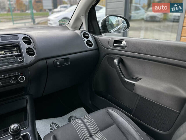 Синий Фольксваген Гольф Плюс, объемом двигателя 1.6 л и пробегом 270 тыс. км за 9199 $, фото 39 на Automoto.ua