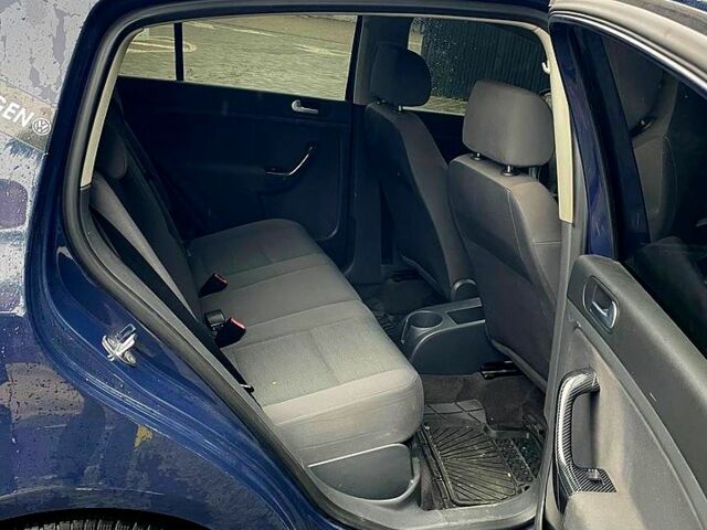 Синий Фольксваген Гольф Плюс, объемом двигателя 1.6 л и пробегом 280 тыс. км за 4300 $, фото 10 на Automoto.ua