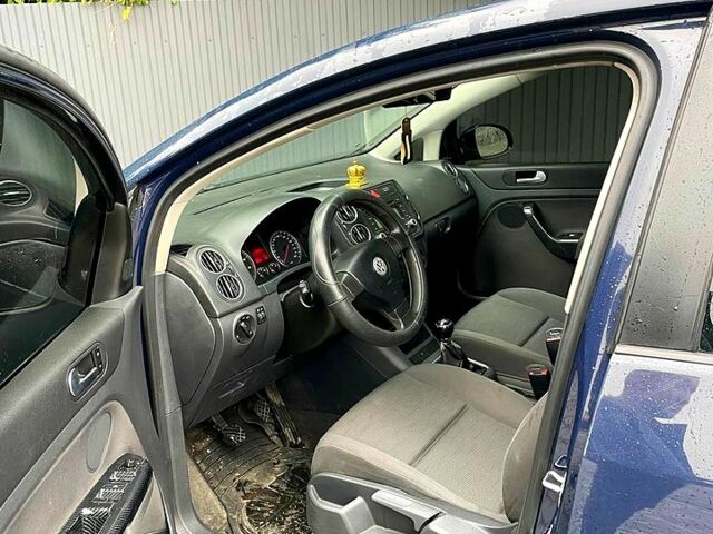 Синий Фольксваген Гольф Плюс, объемом двигателя 1.6 л и пробегом 280 тыс. км за 4300 $, фото 4 на Automoto.ua