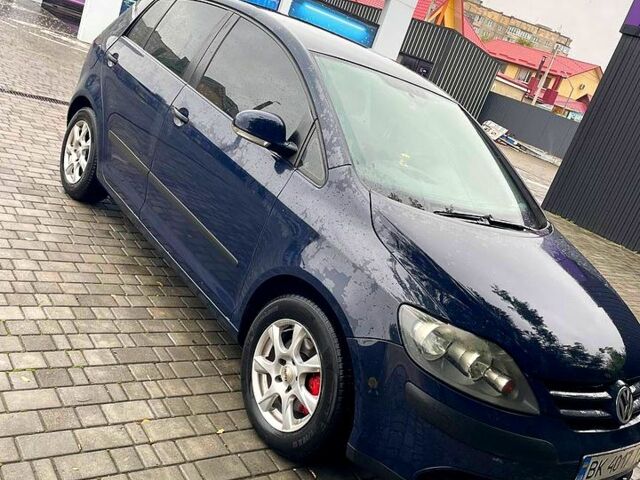 Синий Фольксваген Гольф Плюс, объемом двигателя 1.6 л и пробегом 280 тыс. км за 4300 $, фото 2 на Automoto.ua