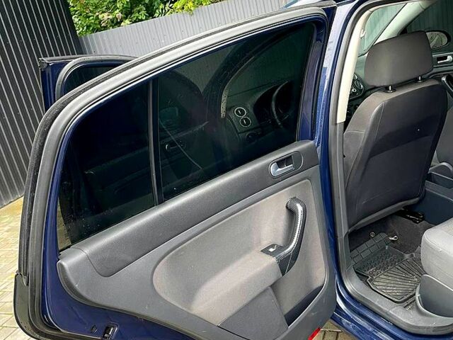 Синий Фольксваген Гольф Плюс, объемом двигателя 1.6 л и пробегом 280 тыс. км за 4300 $, фото 6 на Automoto.ua