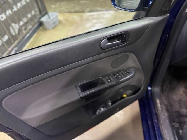 Синий Фольксваген Гольф Плюс, объемом двигателя 1.9 л и пробегом 300 тыс. км за 2950 $, фото 13 на Automoto.ua