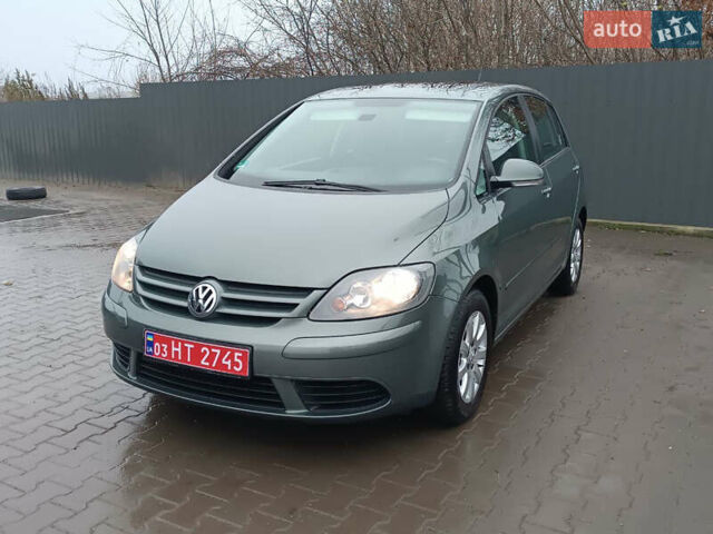 Зеленый Фольксваген Гольф Плюс, объемом двигателя 1.6 л и пробегом 212 тыс. км за 6399 $, фото 6 на Automoto.ua