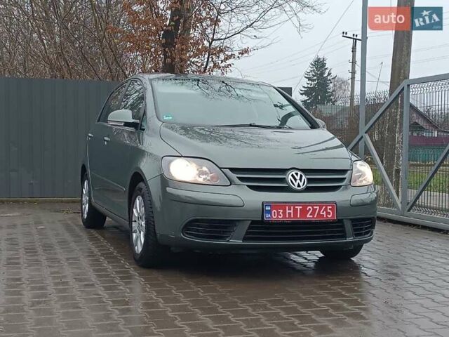 Зеленый Фольксваген Гольф Плюс, объемом двигателя 1.6 л и пробегом 212 тыс. км за 6399 $, фото 1 на Automoto.ua