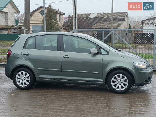 Зеленый Фольксваген Гольф Плюс, объемом двигателя 1.6 л и пробегом 212 тыс. км за 6399 $, фото 3 на Automoto.ua