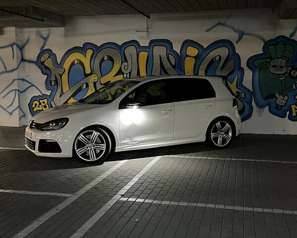 Белый Фольксваген Гольф Р, объемом двигателя 1.98 л и пробегом 190 тыс. км за 11000 $, фото 5 на Automoto.ua