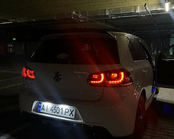 Білий Фольксваген Гольф Р, об'ємом двигуна 2 л та пробігом 181 тис. км за 16271 $, фото 23 на Automoto.ua