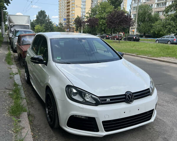 Білий Фольксваген Гольф Р, об'ємом двигуна 2 л та пробігом 181 тис. км за 16271 $, фото 2 на Automoto.ua
