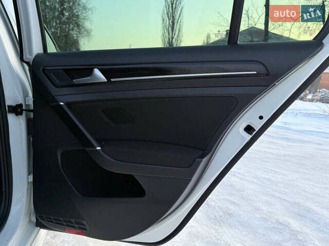 Білий Фольксваген Гольф Р, об'ємом двигуна 1.98 л та пробігом 150 тис. км за 17500 $, фото 15 на Automoto.ua