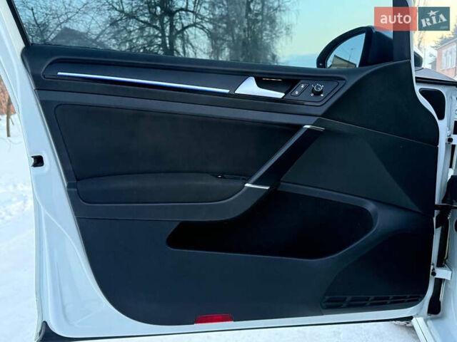 Білий Фольксваген Гольф Р, об'ємом двигуна 1.98 л та пробігом 150 тис. км за 17500 $, фото 25 на Automoto.ua