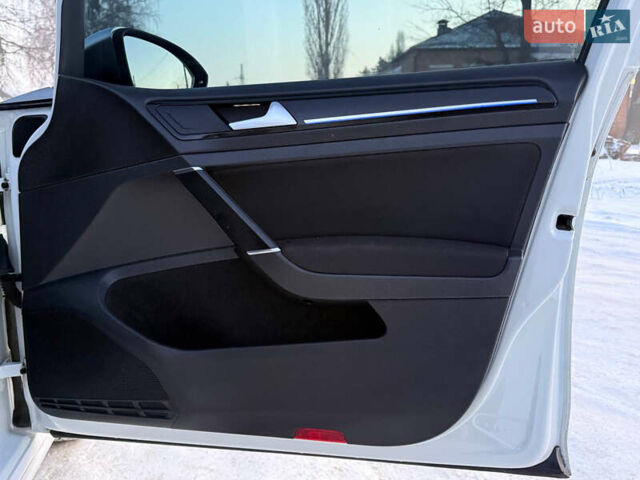 Білий Фольксваген Гольф Р, об'ємом двигуна 1.98 л та пробігом 150 тис. км за 17500 $, фото 12 на Automoto.ua