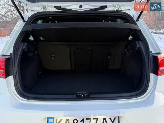 Білий Фольксваген Гольф Р, об'ємом двигуна 1.98 л та пробігом 150 тис. км за 17500 $, фото 17 на Automoto.ua