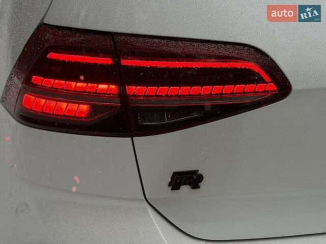 Белый Фольксваген Гольф Р, объемом двигателя 1.98 л и пробегом 136 тыс. км за 21500 $, фото 12 на Automoto.ua