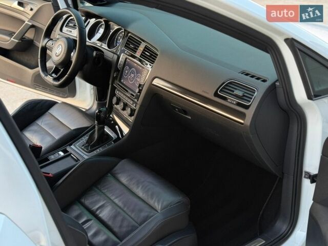 Білий Фольксваген Гольф Р, об'ємом двигуна 2 л та пробігом 138 тис. км за 17499 $, фото 45 на Automoto.ua