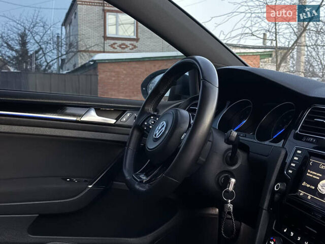 Белый Фольксваген Гольф Р, объемом двигателя 0 л и пробегом 130 тыс. км за 16750 $, фото 1 на Automoto.ua