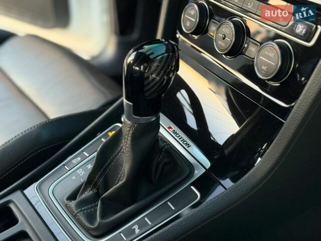 Білий Фольксваген Гольф Р, об'ємом двигуна 2 л та пробігом 138 тис. км за 17499 $, фото 46 на Automoto.ua