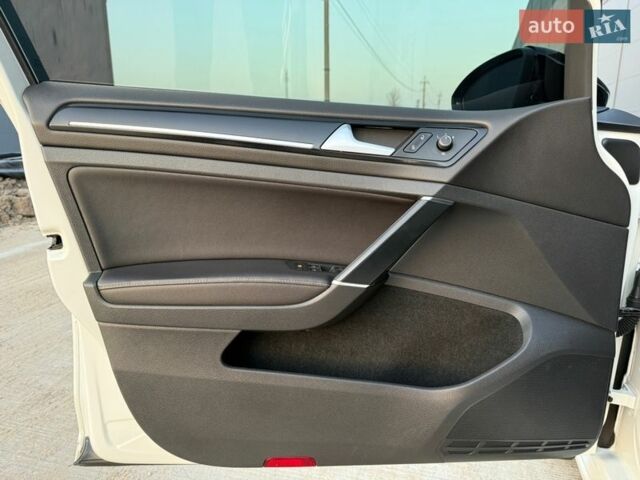 Білий Фольксваген Гольф Р, об'ємом двигуна 2 л та пробігом 138 тис. км за 17499 $, фото 72 на Automoto.ua