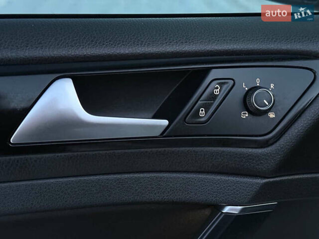 Белый Фольксваген Гольф Р, объемом двигателя 0 л и пробегом 130 тыс. км за 16750 $, фото 6 на Automoto.ua