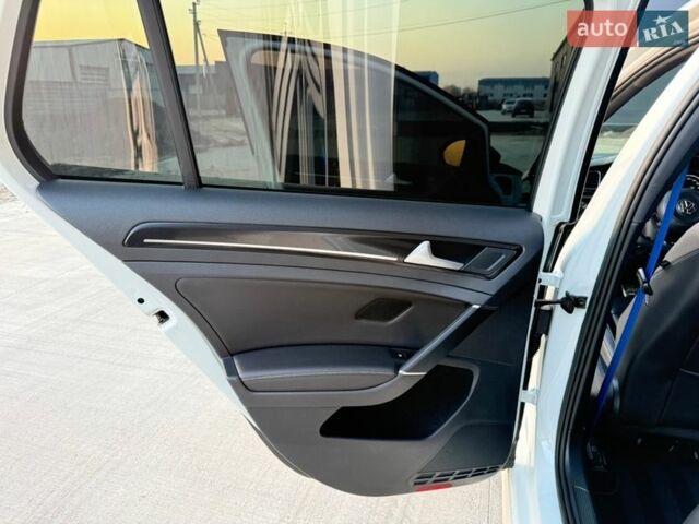 Білий Фольксваген Гольф Р, об'ємом двигуна 2 л та пробігом 138 тис. км за 17499 $, фото 75 на Automoto.ua